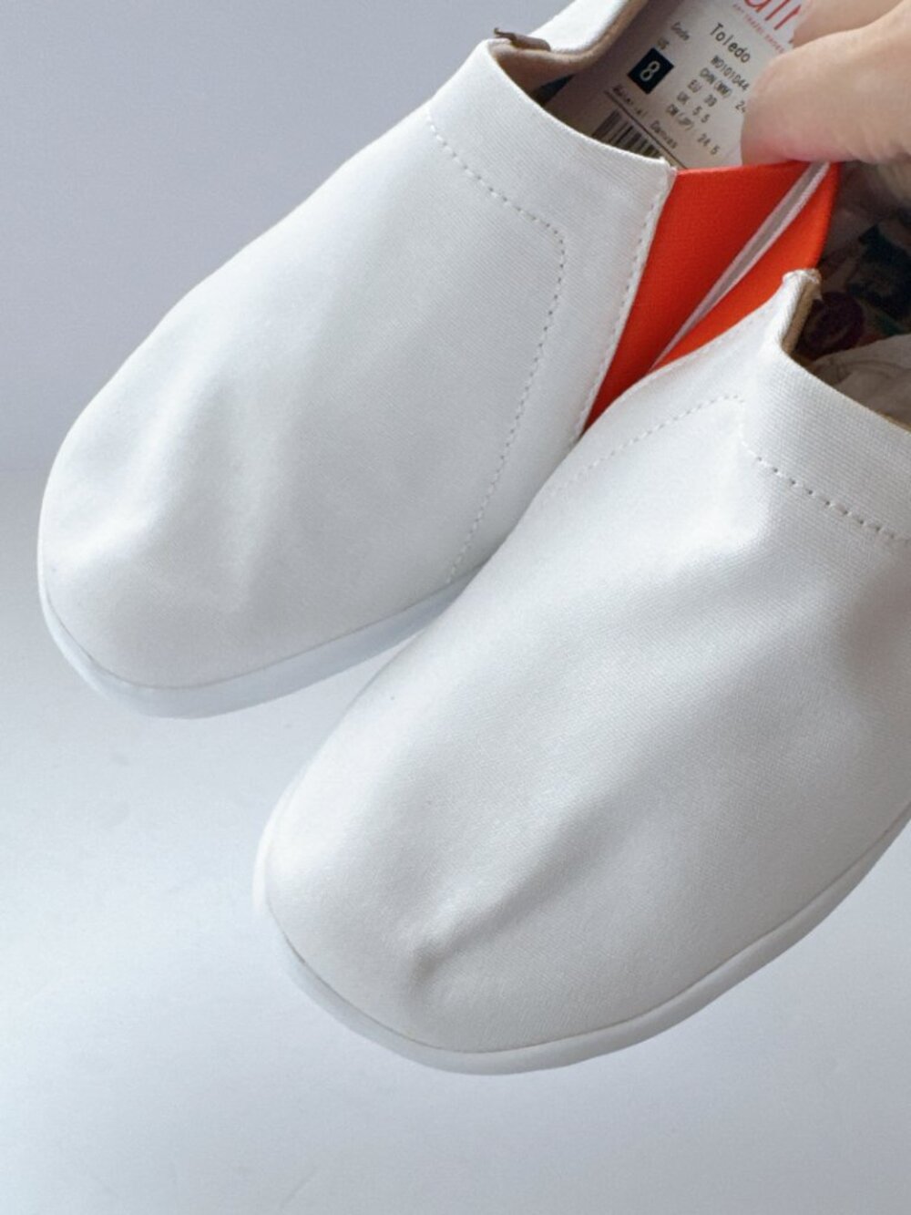 Women’s Size 8 UIN Toledo White Canvas Slip-On Shoes Comfort Travel Flats - Picture 3 of 12